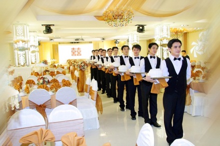 May đồng phục phù hợp ngành F&B ( Food & Beverage captain)