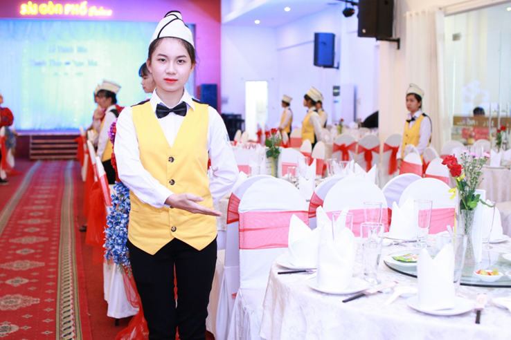 May đồng phục phù hợp ngành F&B ( Food & Beverage captain)