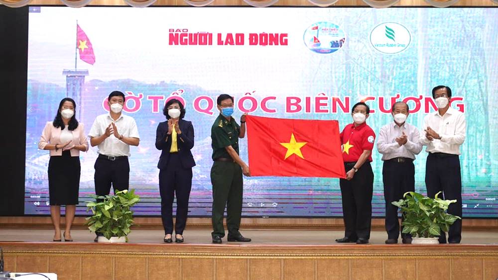 Saigon Uniform đồng hành cùng chương trình “Cờ Tổ quốc biên cương”