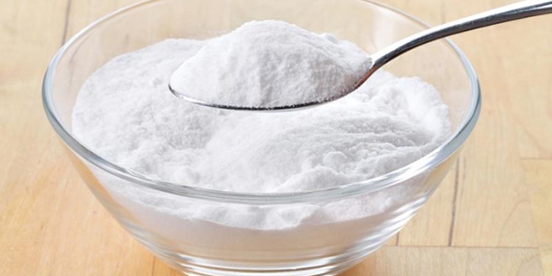 Giặt áo đồng phục trắng với baking soda