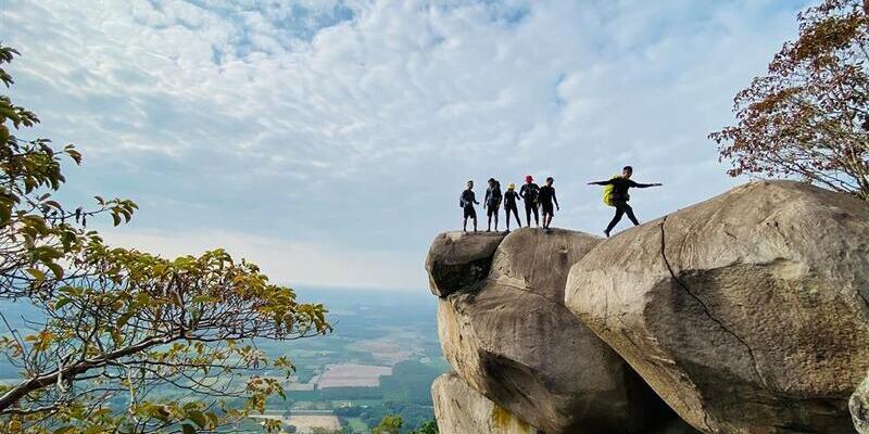 Luyện tập chạy trail núi Bà Đen