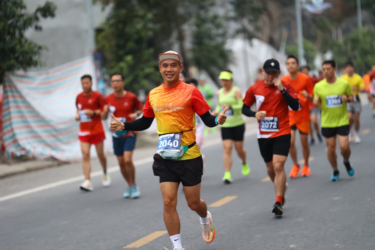 Áo chạy bộ thoáng mát dành cho runner